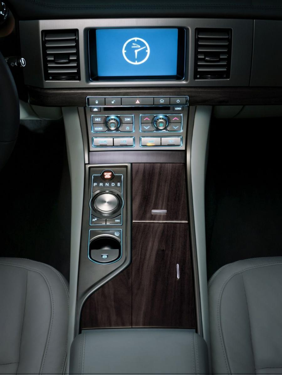  Jaguar XF 2008 года  (фото 9 из 175)